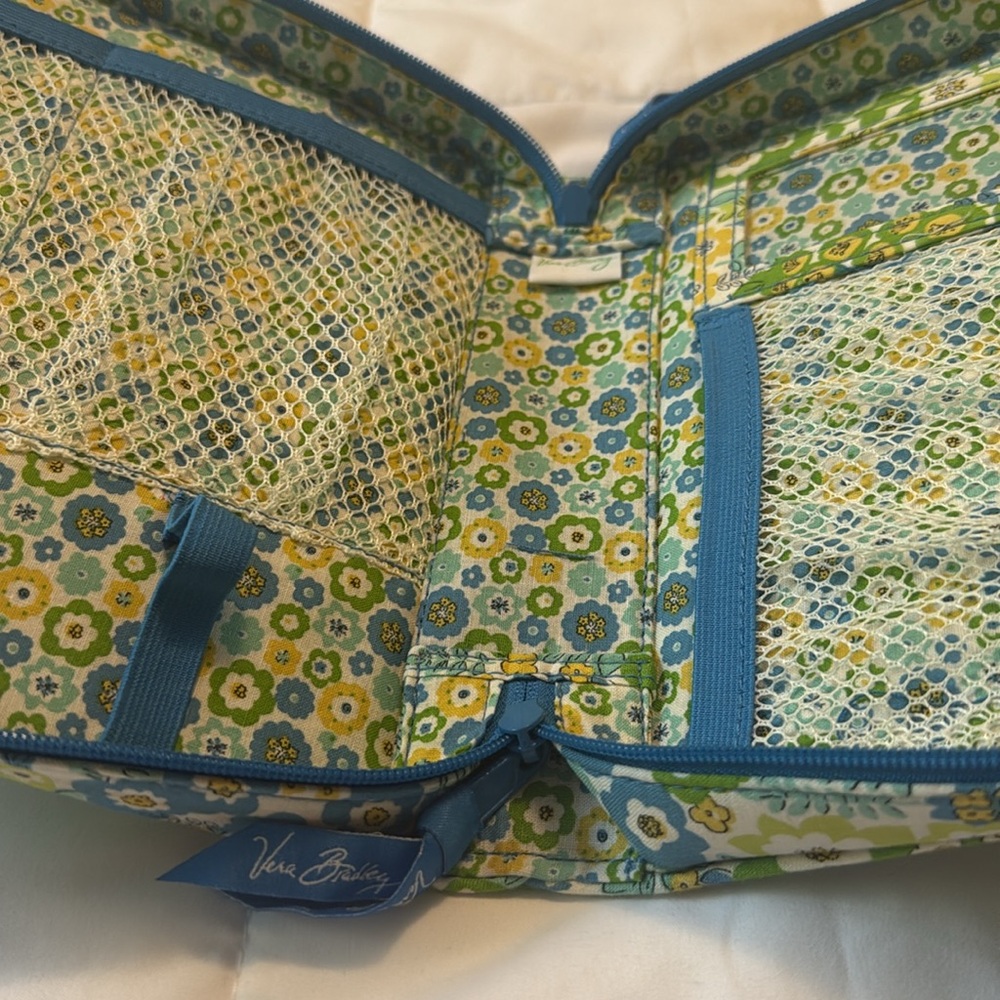 NWT Vera Bradley tech organizer - Picture 7 of 8